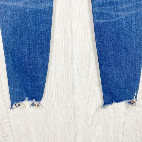 American Eagle | Medium Wash Distressed Highest Rise Jegging Size 4 - Picture 6 of 9